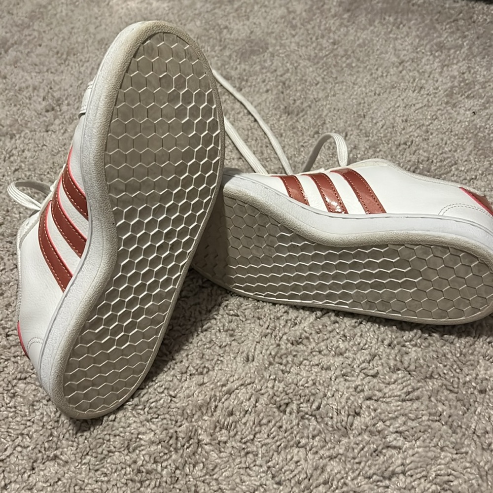 Size 7 adidas - Picture 4 of 5